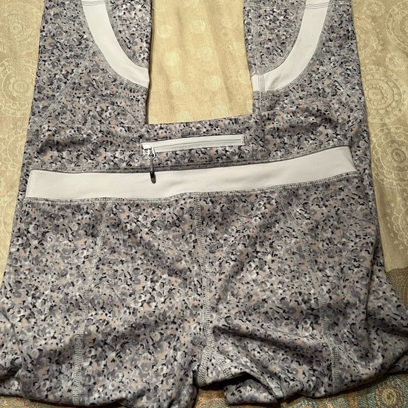 Lululemon Run: Inspire Crop II *All Luxtreme - Picture 7 of 8